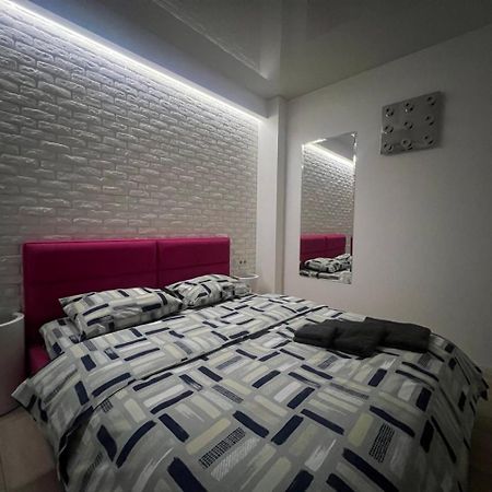 2-Room Luxury Apartment In The Center Kyjev Exteriér fotografie